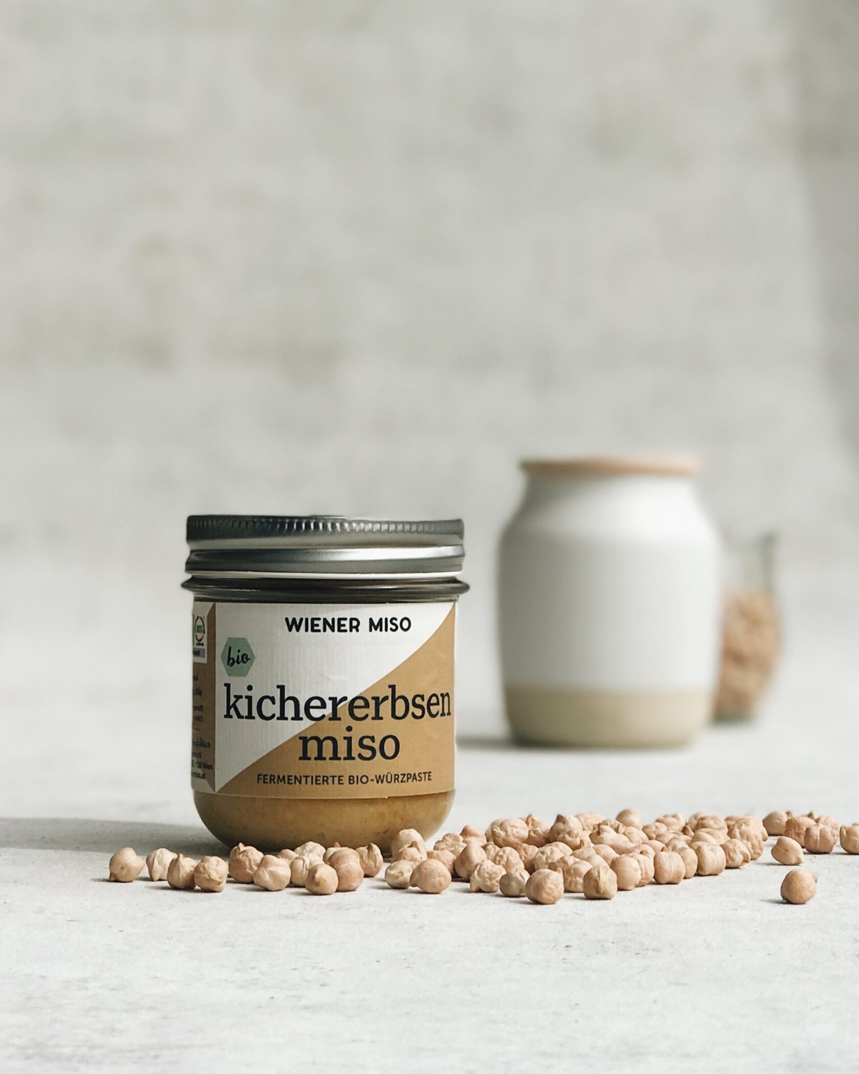 Sojafreie und glutenfreie Kichererbsen Miso Paste mit geringem Salzgehalt im 200g Glas