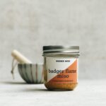 Das Badger Flame Gelbe Ruebe Miso wird aus einer besonderen Orange Gelben Ruebe und Kichererbsen hergestellt mit intensiver Farbe und Geschmack