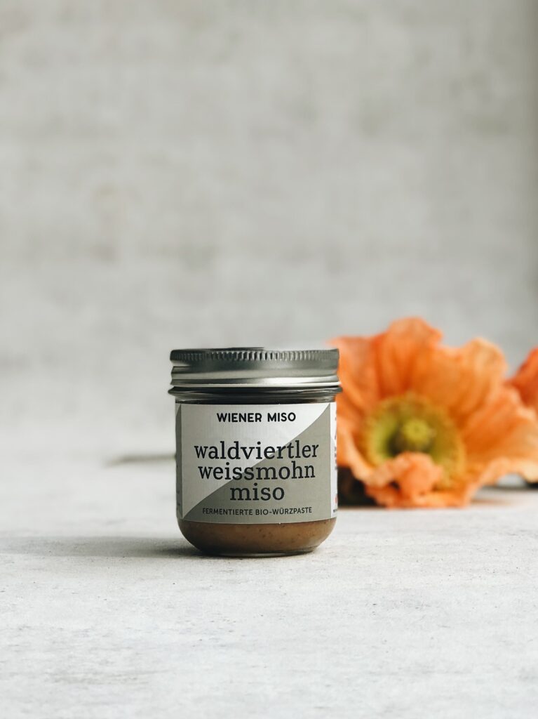 Waldviertler Weissmohn Miso Paste mit natuerlichem Walnuss Geschmack im 200g Glas mit Weissmohn vom Waldviertler Biohof