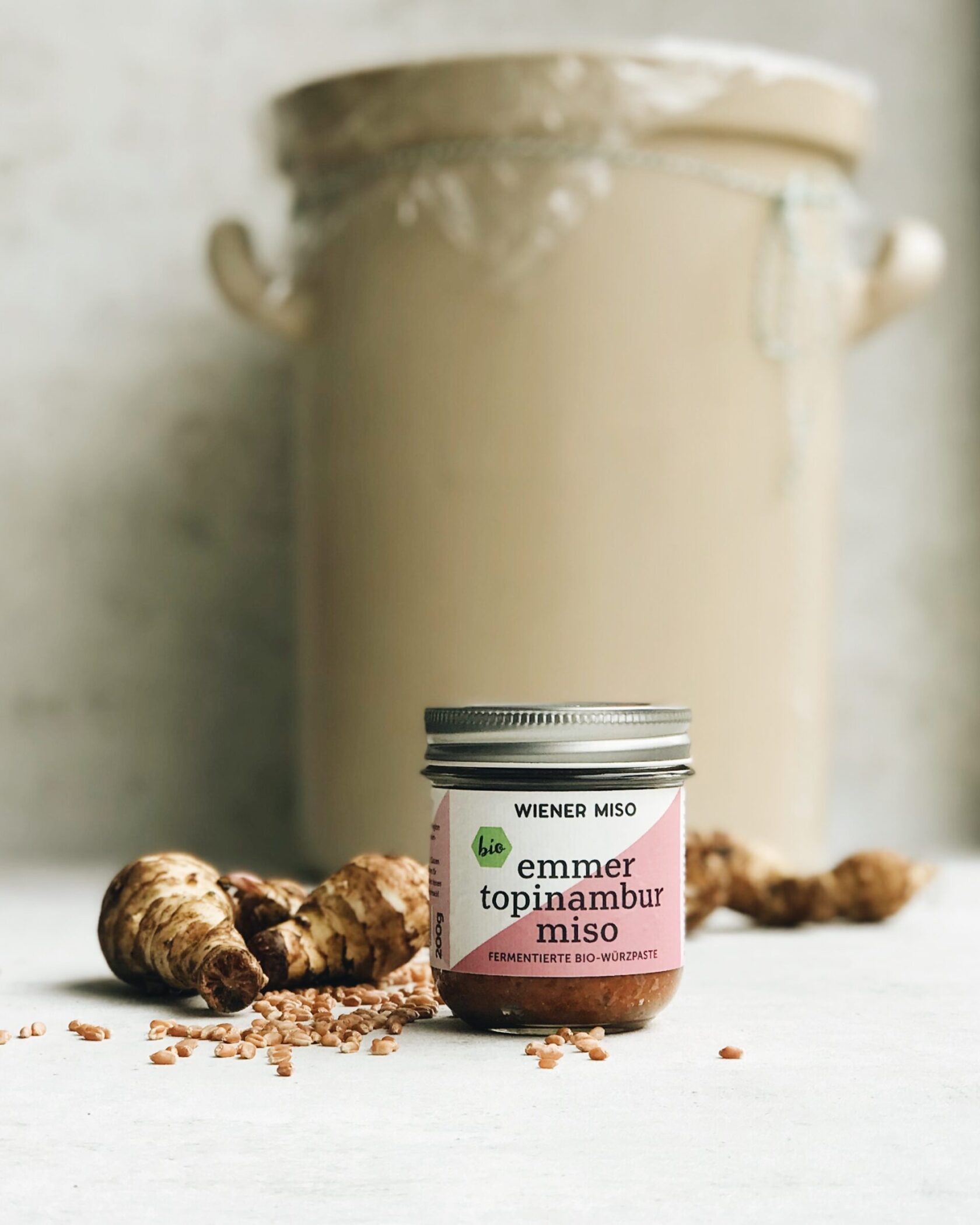 Eine regional entwickelte Miso Paste mit Topinambur als Gemueseanteil und dem Urgetreide Emmer in Demeter Qualitaet verleiht diesem Miso einen ganz besonderen Geschmack